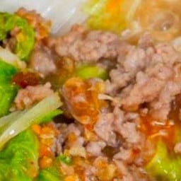 หมูสับผัดผักกาด ราดข้าว
