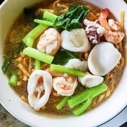 ราดหน้าทะเลหมี่ขาวกรอบ