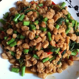 ข้าวกะเพราหมูสับเจ100%