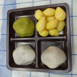 บัวลอยน้ำขิงไส้งาดำ+แป๊ะก๊วย