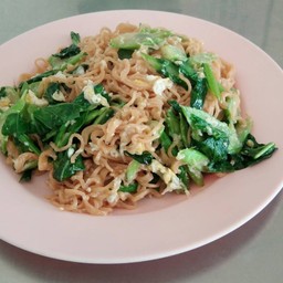 ผัดมาม่าใส่ไข่