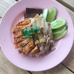 มนตรีข้าวมันไก่