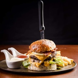 Classic beef burger(เบอร์เกอร์เนื้อ)