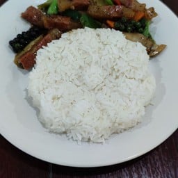 ข้าวหมูกรอบ plants basedผัดพริกไทยดำ
