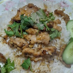 ข้าวราดผัดกระเทียม