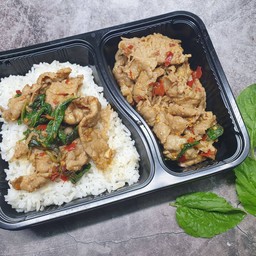 ข้าวกะเพราเนื้อเสือร้องไห้สไลด์ 2 กล่อง