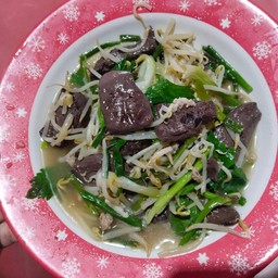 ผัดถั่วงอก (หมูสับ เลือดหมู เต้าหู้)