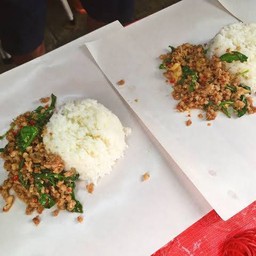 ร้านยิ้ม กระเพราหมู  ยำยำ ทะเลดอง ป้ายร้านยิ้มยิ้ม ประชาอุทิศ79แยก23