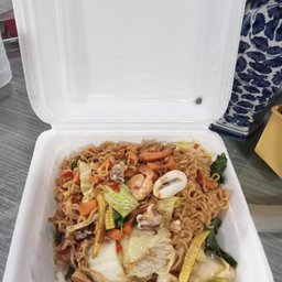 ผัดกระเพรา มาม่า