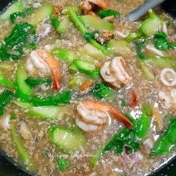 เกาเหลาราดหน้าทะเลใส่ไข่