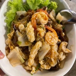 ผัดโป๊ยเซียนทะเลใส่ไข่