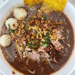 ก๋วยเตี๋ยวหมูน้ำตกต้มยำ