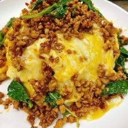 ข้าวไข่ข้นกระเพราหมูสับ