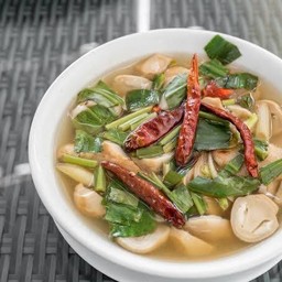 ต้มยำน้ำใสเห็ดรวม Mixed Mushroom Hot and Sour Soup (อาหารเจ)