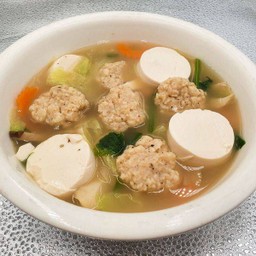 แกงจืดผักกาดขาวเต้าหู้หมูสับจำแลง