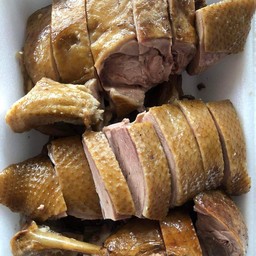 เป็ดพะโล้ครึ่งตัว