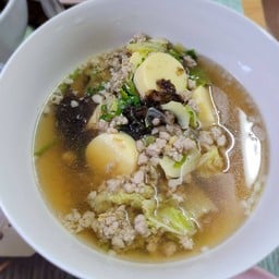 แกงจืดเต้าหู้หมูสับสาหร่าย