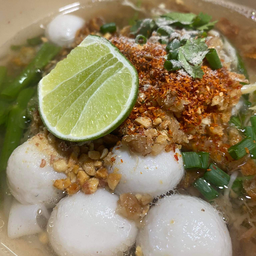 ก๋วยเตี๋ยวลูกชิ้นปลา