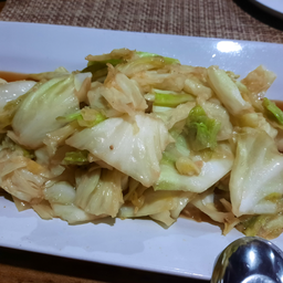 กะหล่ำปลีผัดน้ำปลา Stir fried cabbage with Fish sauce