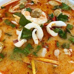 ต้มยำรวมทะเล กุ้ง หมึก