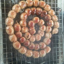 ร้านใส้กรอกหมู ต้นไทร