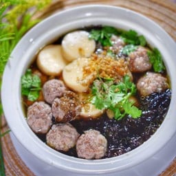 แกงจืดสาหร่ายเต้าหู้หมูสับ