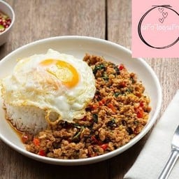 ผัดกะเพรา ราดข้าว