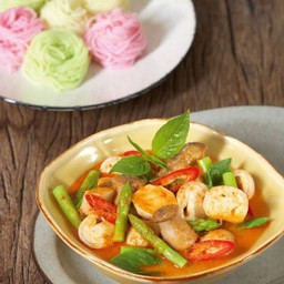 พะแนงผักรวมเห็ด Red Curry with Mixed Vegetable Mushroom (อาหารเจ)