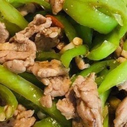 ผัดพริกหยวกหมู ราดข้าว