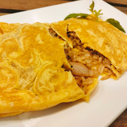 กะเพราคลุกข้าว หมูสับ/เบคอน ห่อไข่ ( ใหม่ )