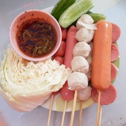 ยำลูกชิ้นรสเด็ดลูกชิ้นย่างรสแซ่บแม่ชมพู่น้องภูมิ