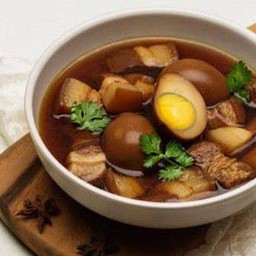 ไข่พะโล้หมูสามชั้น