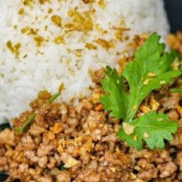 ข้าวหมูสับทอดกระเทียมพริกไทย