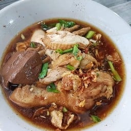 ก๋วยเตี๋ยวไก่ตุ๋น ครัวคุณทิพย์