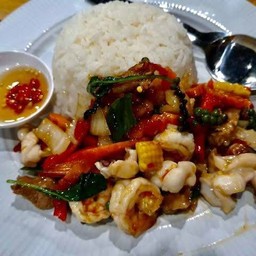 โคตรกระเพราอิ่มอร่อยซอยมังกร