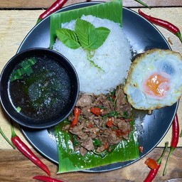 กะเพราเนื้อ+ไข่ดาว+น้ำซุป