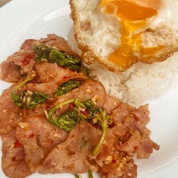 ข้าวกะเพราเบคอมรมควัน