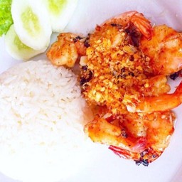 ข้าวราดทอดกระเทียมพริกไทย