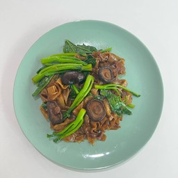 (เจ) ผัดซีอิ๊วเห็ดหอมเส้นใหญ่