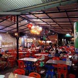 ยำ หมูกรอบ