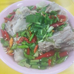 สภานีอีสานแซ่ป เยื้องหน้าหมู่บ้านอัศวะ
