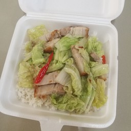 ข้าวราดผักกาดขาวหมูกรอบ