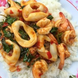 ข้าวกะเพราทะเล