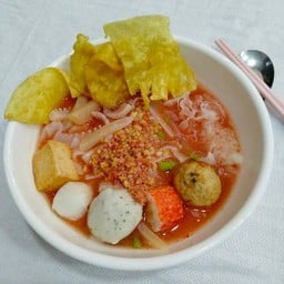 สถานีน้ำปั่นและก๋วยเตี๋ยว หน้า7-11สามกษัติร์