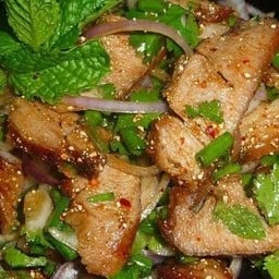 ย่างก้อยคอหมูย่าง