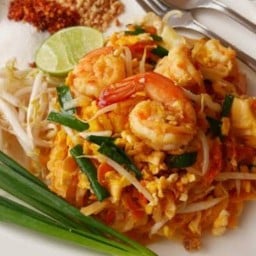 ขนมจีนบ้านแอมมี่& ทาโกะยากิ  บ้าบิ่นมะพร้าวอ่อน หน้าโรงเรียนทุ่งสง