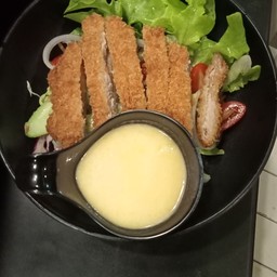 สลัดหมูทอด