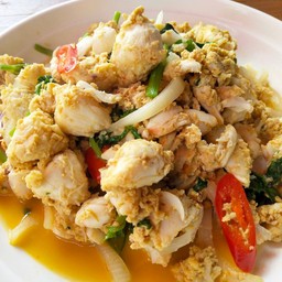 เนื้อปูก้อนผัดผงกะหรี่