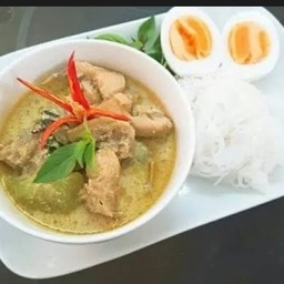 ขนมจีนแกงเขียวหวานไก่+ไข่ต้ม