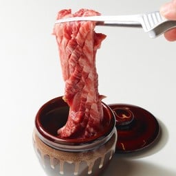 เนื้อวากิวร่องซี่โครงหมักซอส